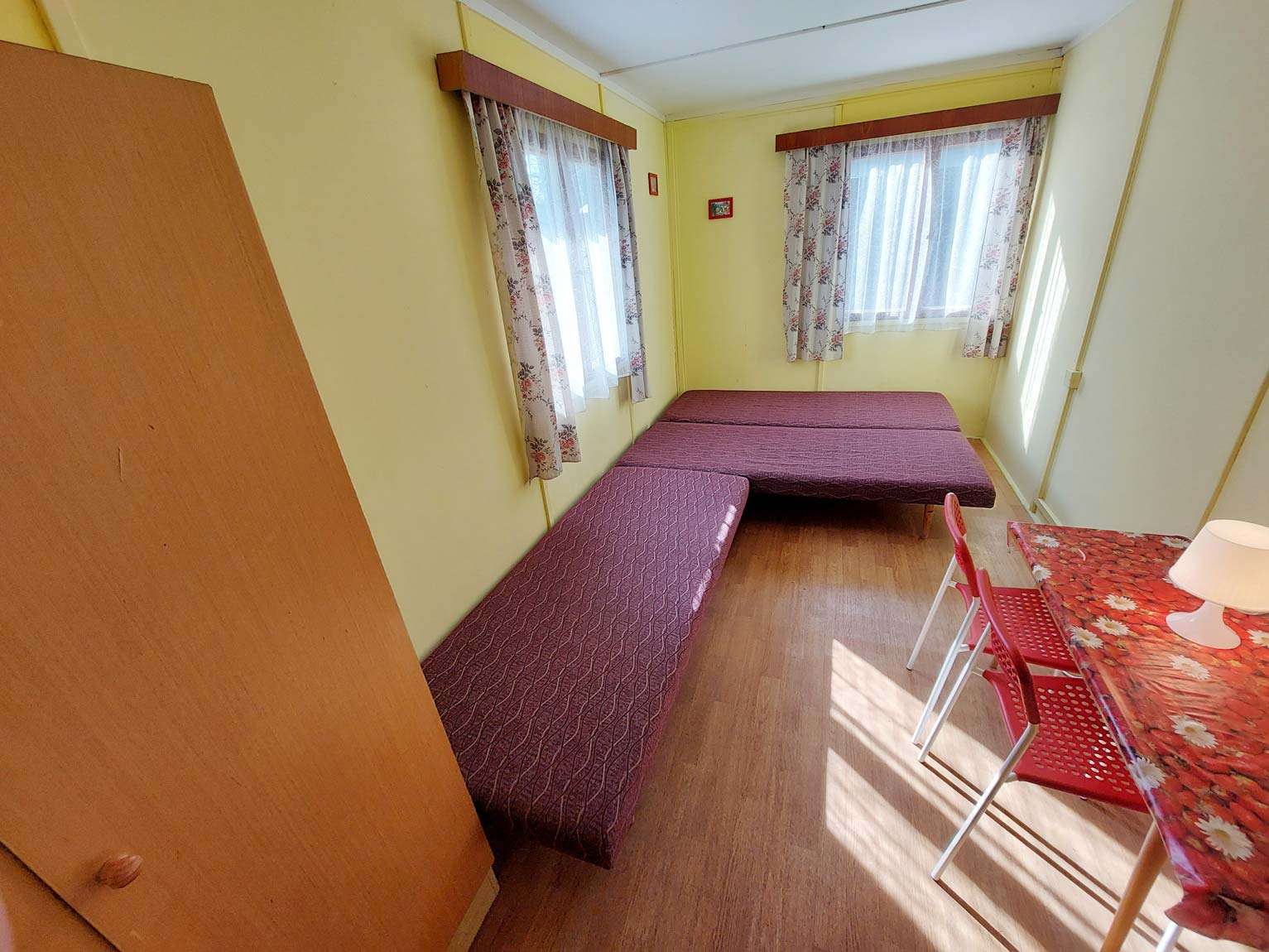 Interiér chatky kempu Čtyřlístek u Máchova jezera