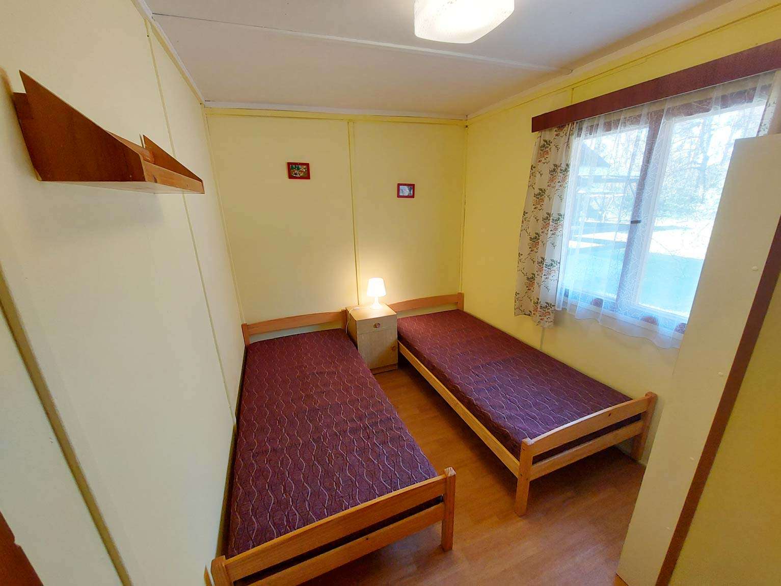 Interiér chatky kempu Čtyřlístek u Máchova jezera