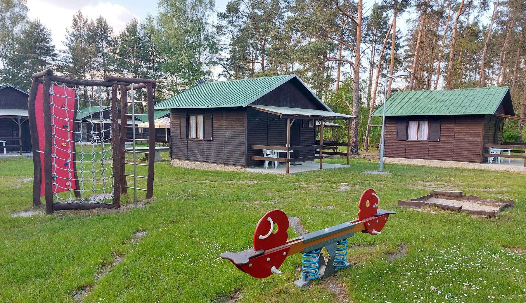 Areál kempu Čtyřlístek u Máchova jezera